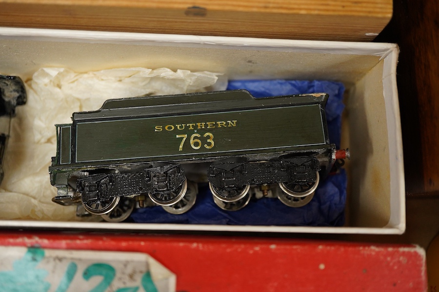 Six EM gauge Southern Railway kit built locomotives; two class 57xx 0-6-0PT, an SR class N15, 763, a Wills Finecast kit for an SR Schools Class, a part built GWR 2-6-0, and a part built kit for a 4-4-0 tender locomotive